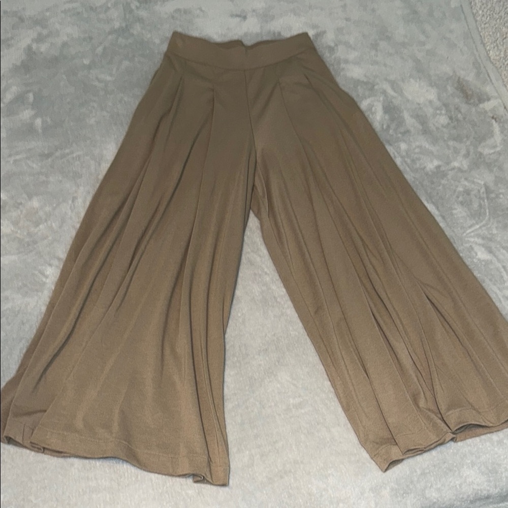 Uniqlo Wide-Leg Tan Pants